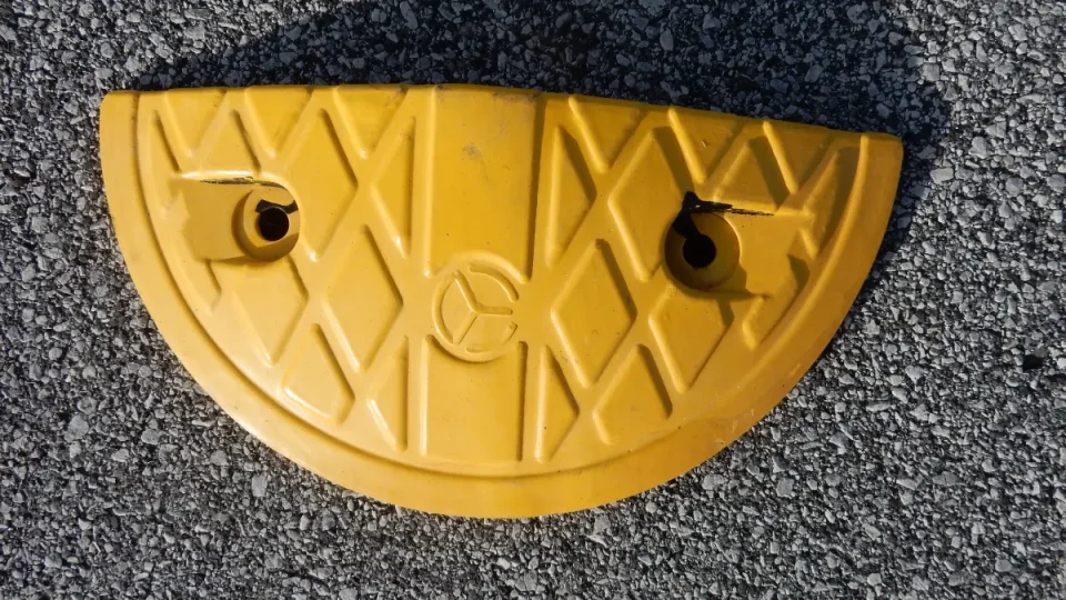 Cestne Ovire   Lezeci Policaj   Mojparking.eu 6