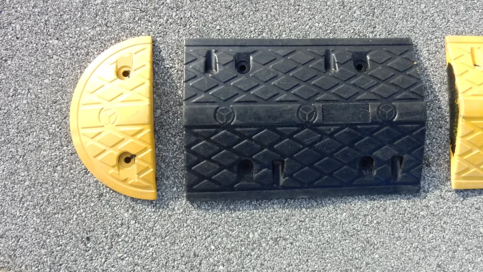 Cestne Ovire   Lezeci Policaj   Mojparking.eu 7