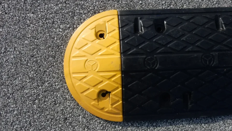 Cestne Ovire   Lezeci Policaj   Mojparking.eu 8